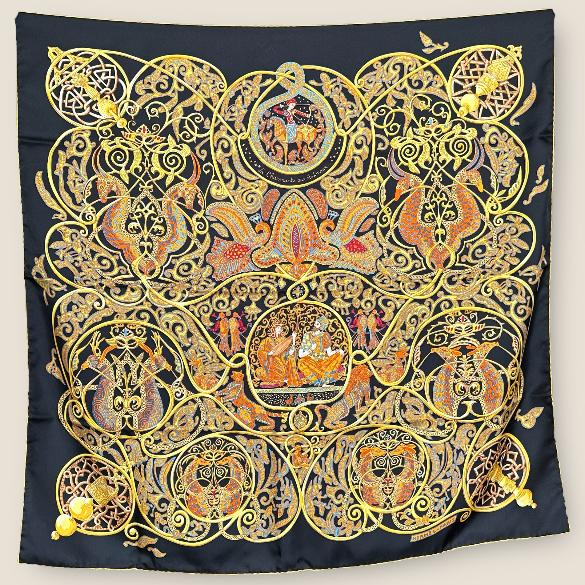 carre-foulard-hermes-la-charmante-aux-animaux-annie-faivre-noir-or