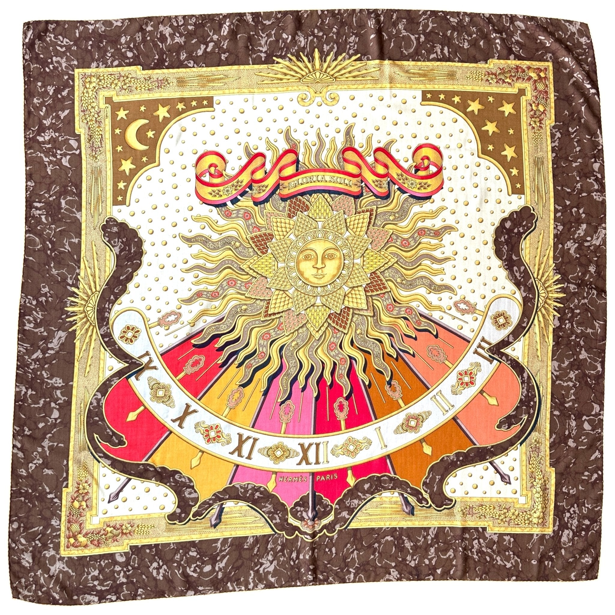 vue d'ensemble du foulard Gloria soli entourgae marron avec soleil au centre