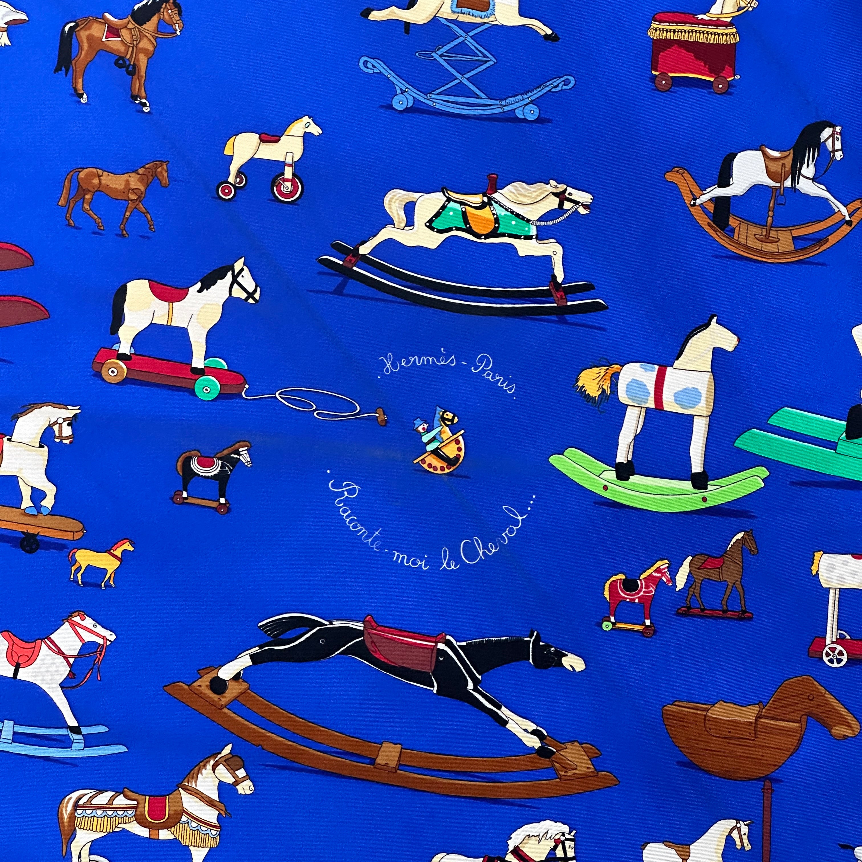 foulard-carre-hermes-raconte-moi-le-cheval-coloris-bleu