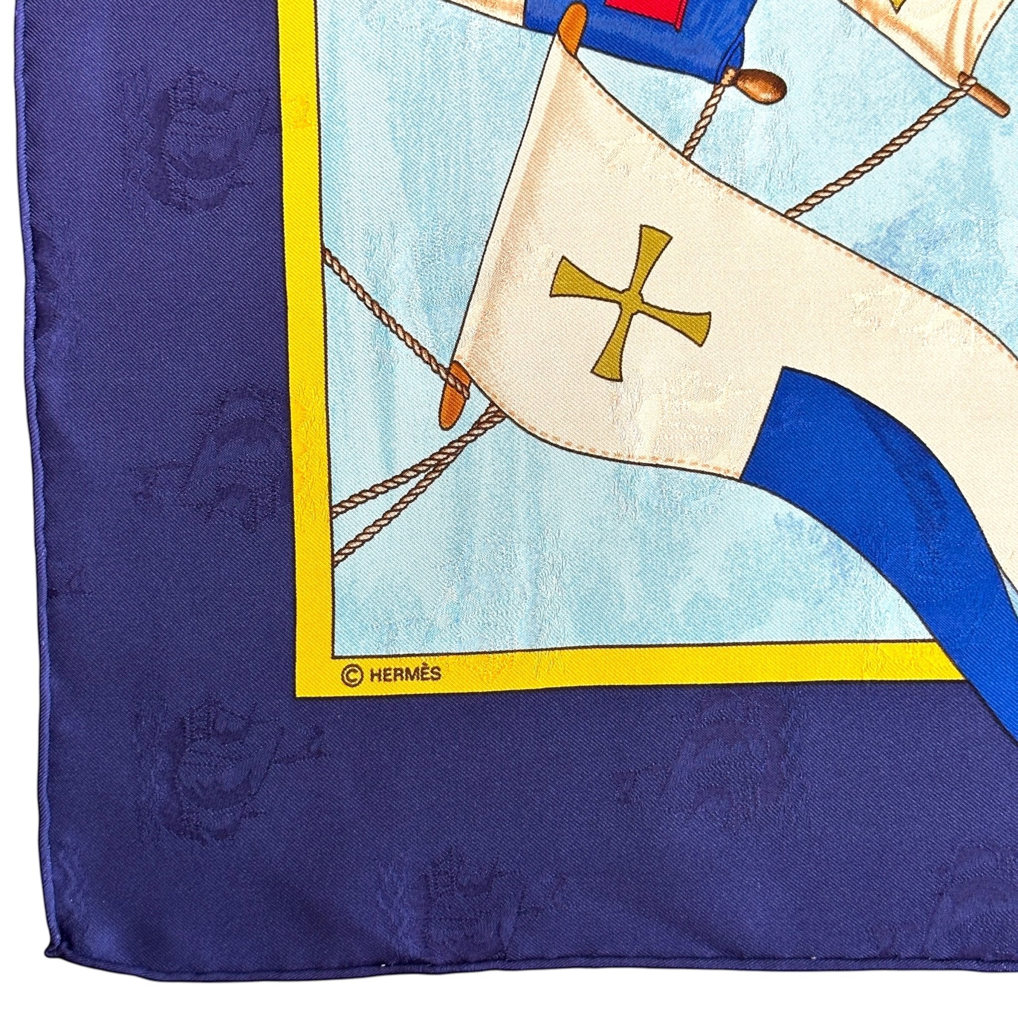 copyright logo hermes sur fond jaune sur foulard hermes christophe colomb