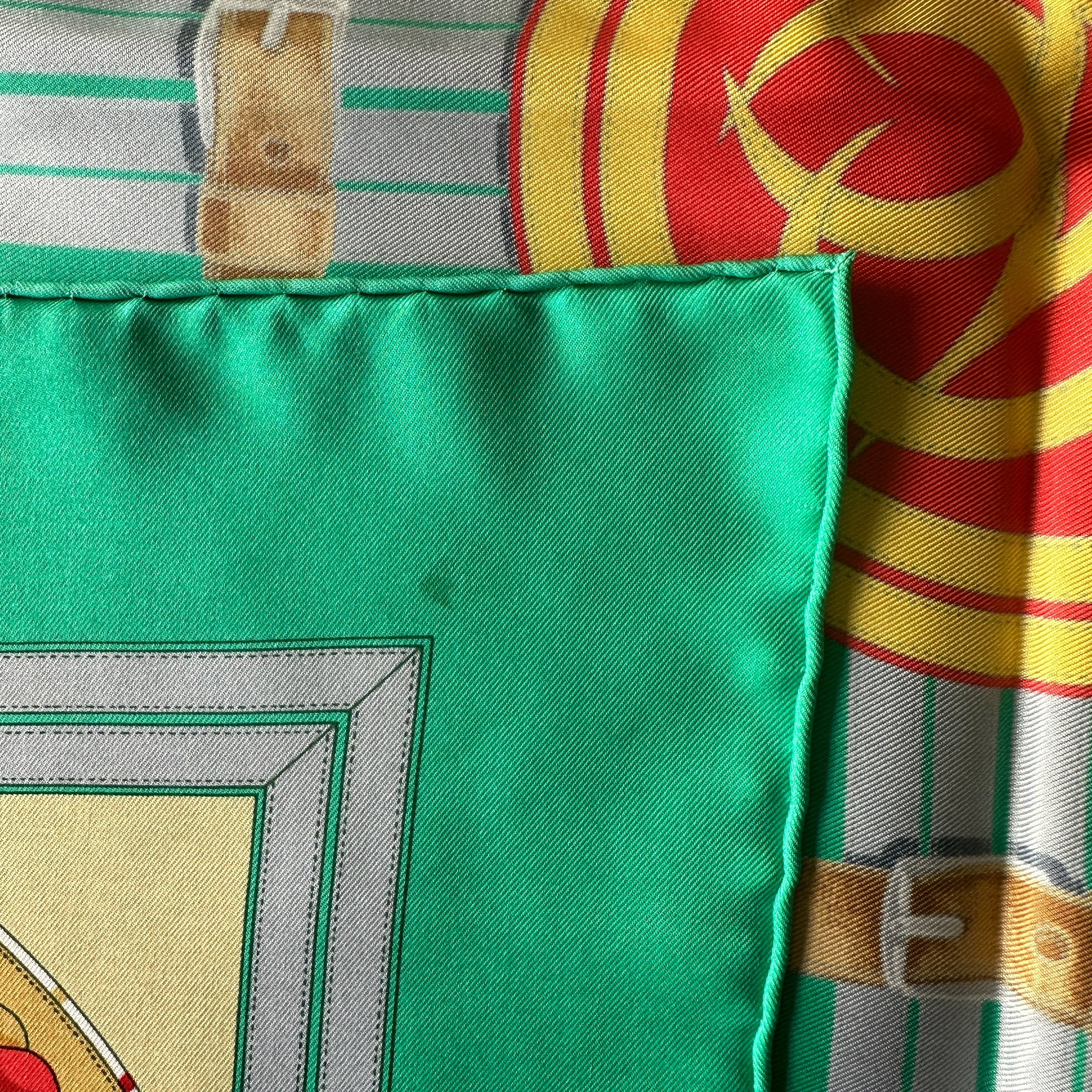 foulard-hermes-grande-tenue-deuxieme-petite-tache