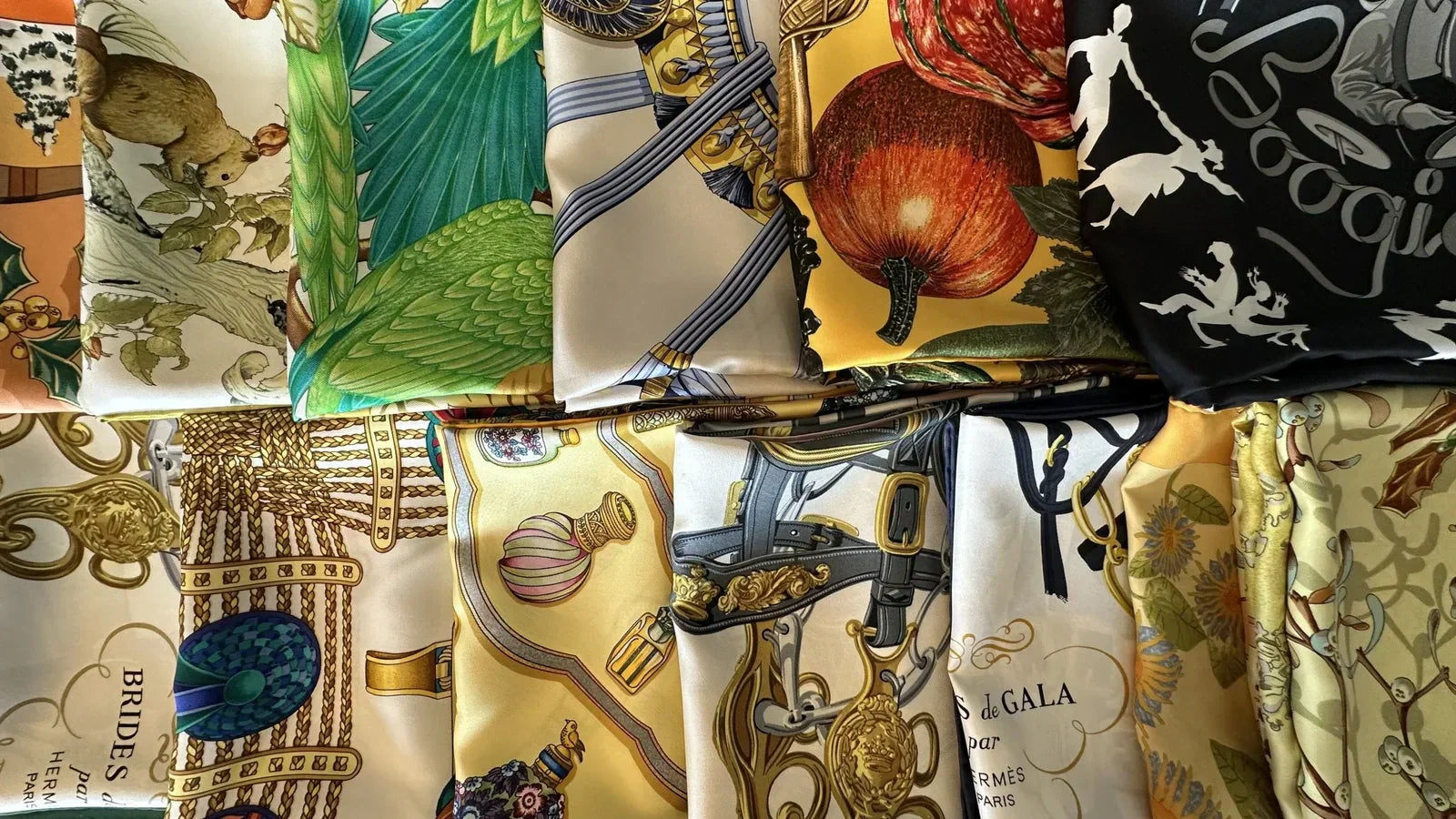  Collection de carrés Hermès vintage en soie, des pièces de collection rares.