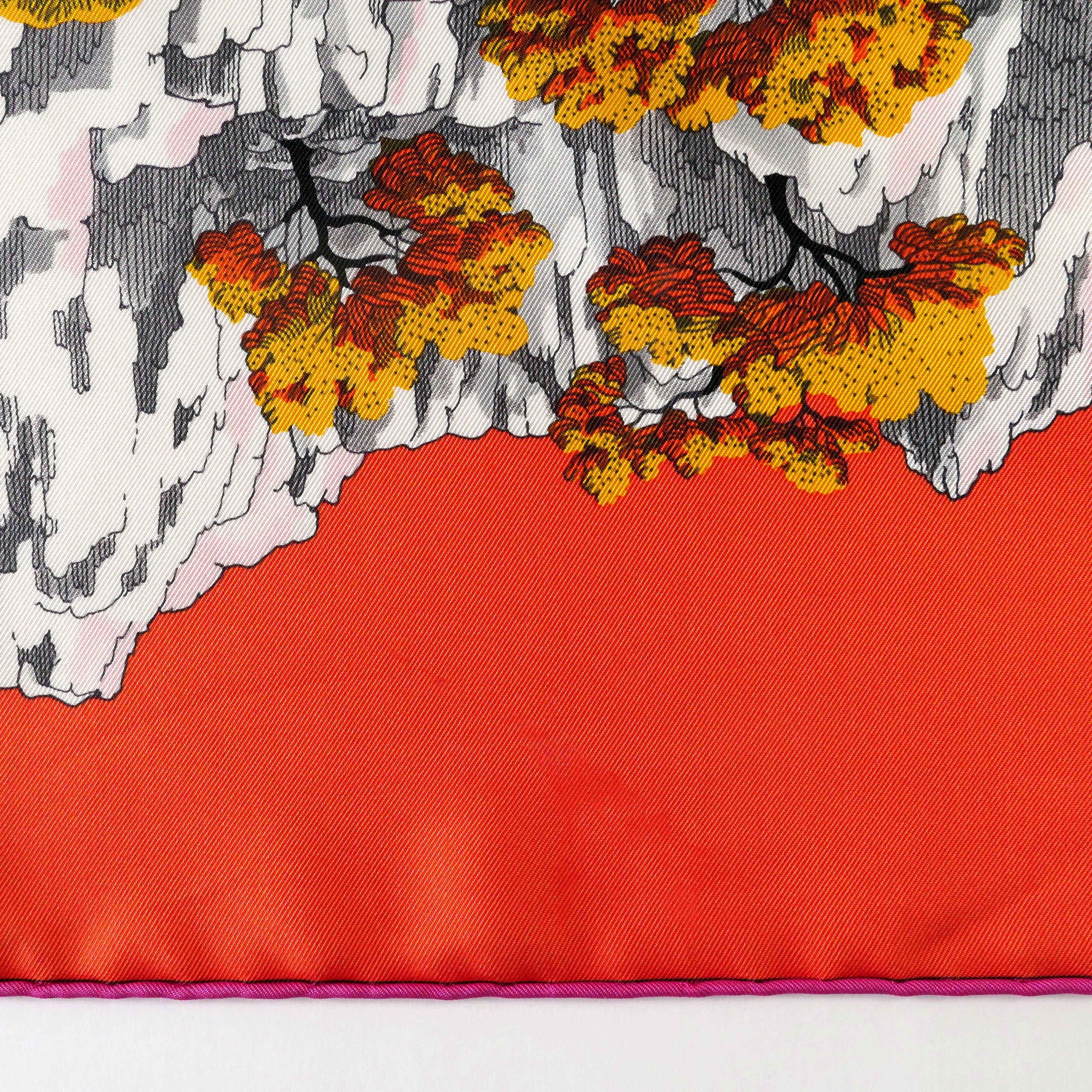 Carré Hermès Sieste au Paradis 90 cm soie, détail état très légère trace ponctuelle à peine perceptible