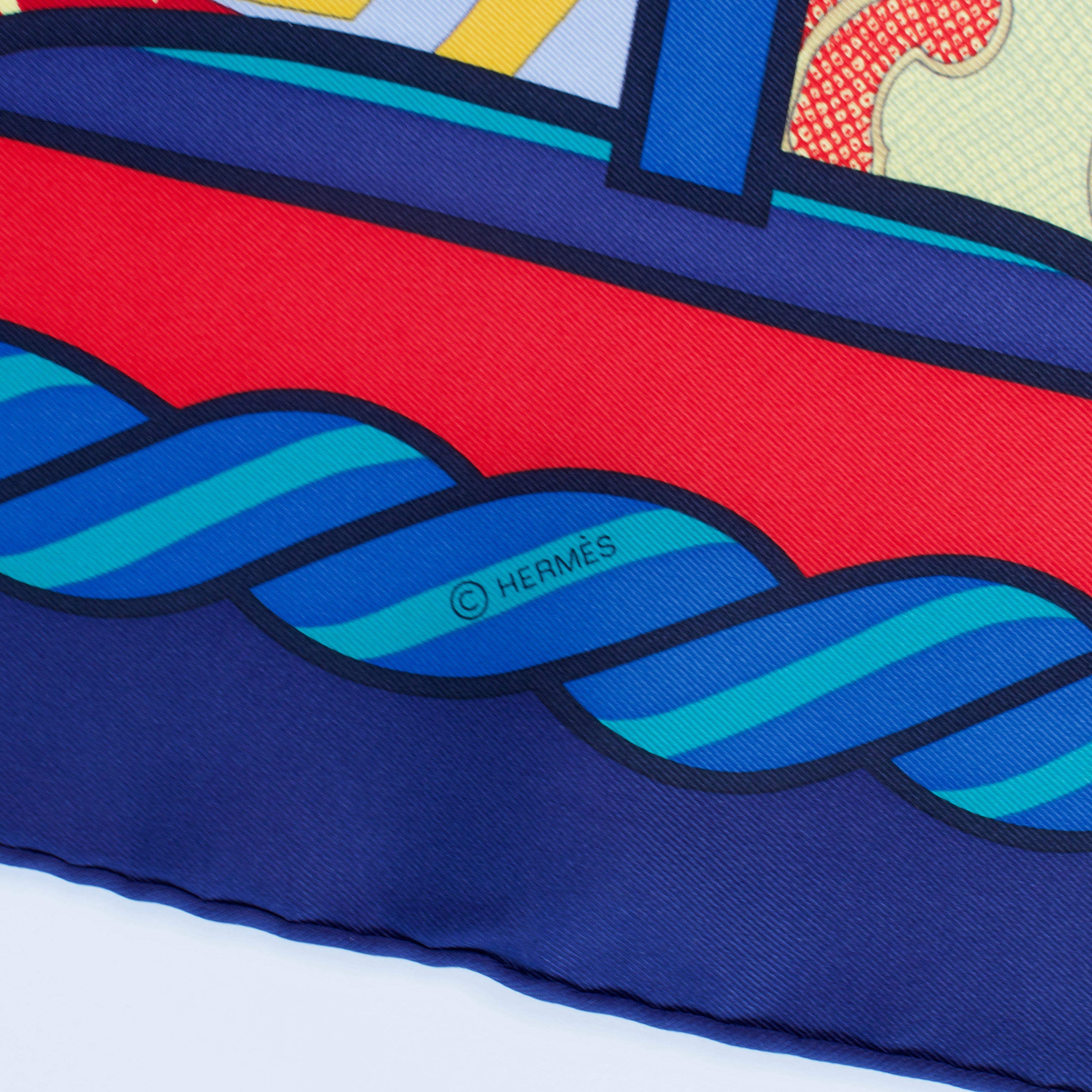 Carré Hermès Quadrige Costumé 2016 détail logo copyright Hermès