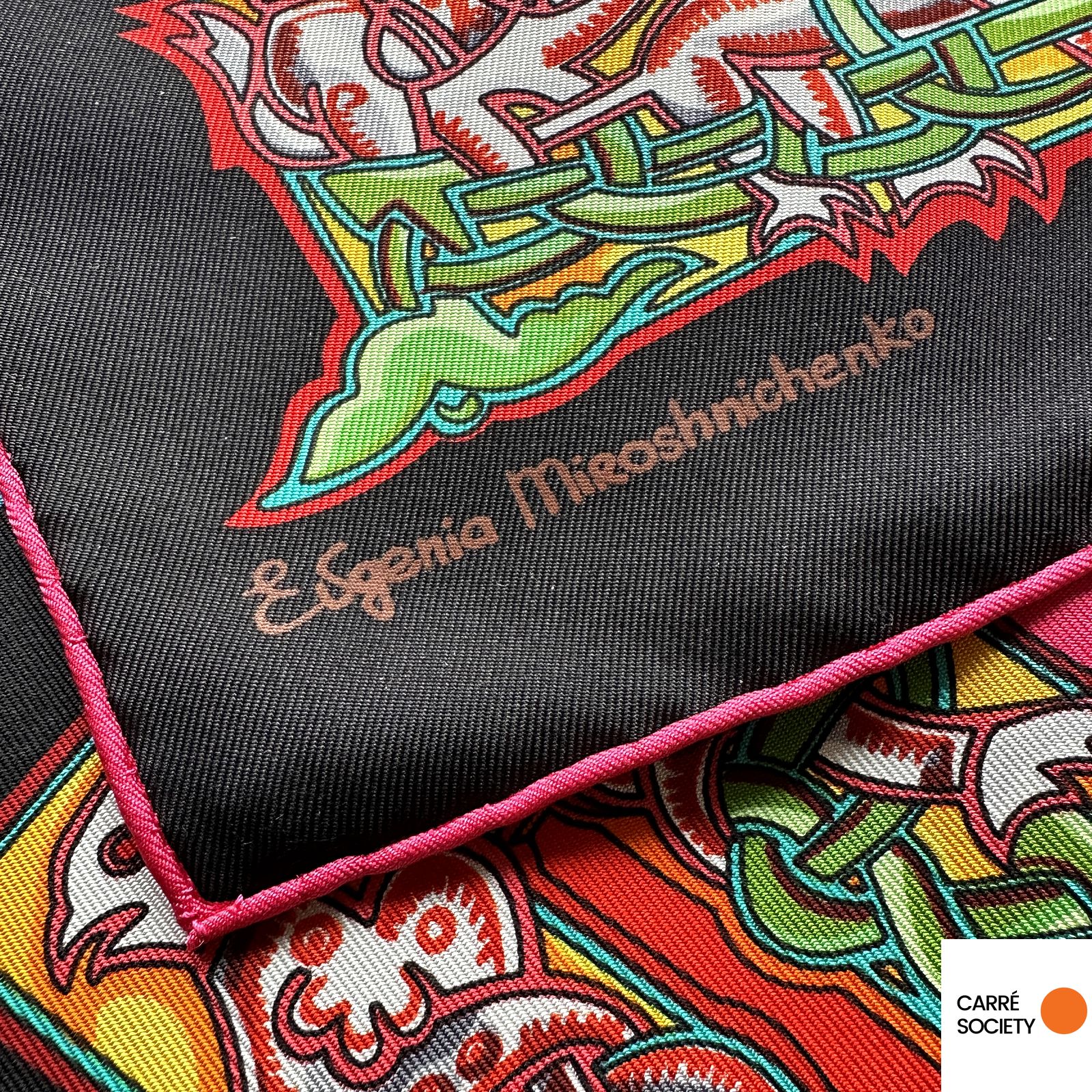 HERMES カレ ALPHABET RUSSE スカーフ