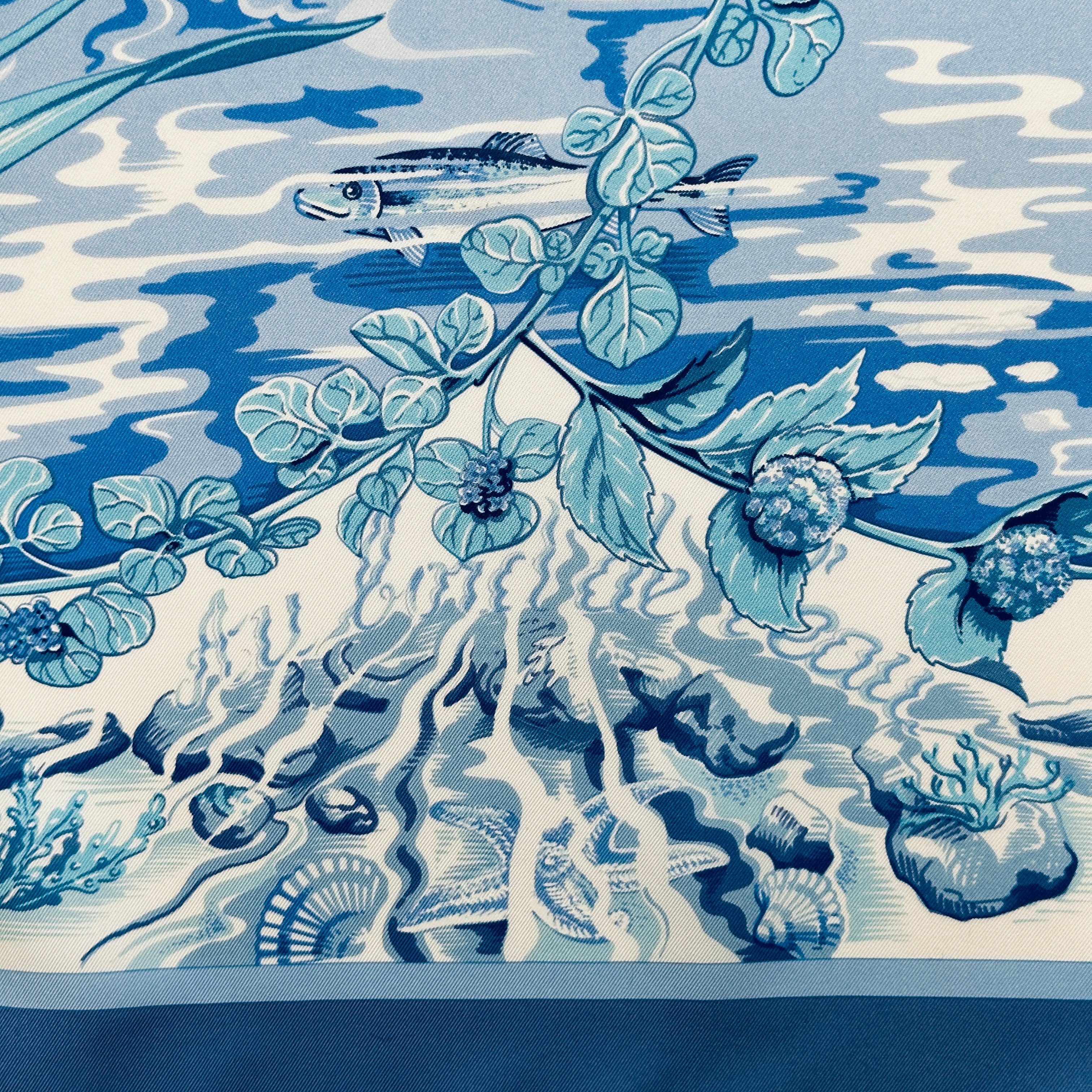 foulard hermes au bord de l'eau bleu